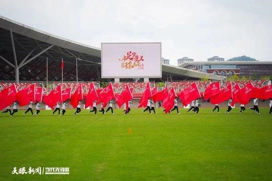 而此次非克雷格第一次在拍摄007系列电影时受伤：此前在拍摄《皇家赌场》时，他曾在一场特技表演中磕掉了两颗牙；在《大破量子危机》中，他曾遭受手指间割伤和肩膀肌肉撕裂；在2015年的《幽灵党》中，他也曾膝盖受伤